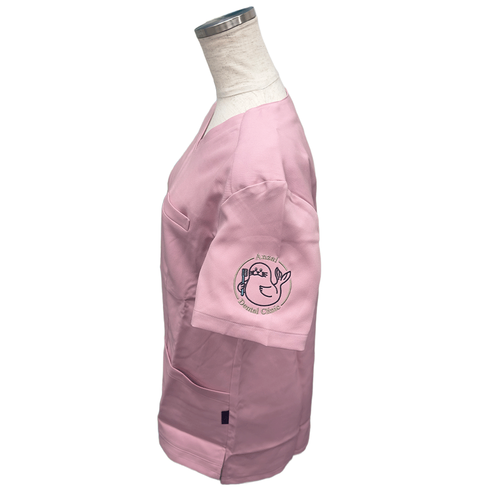 アザラシのデザイン刺繡入りスクラブ袖