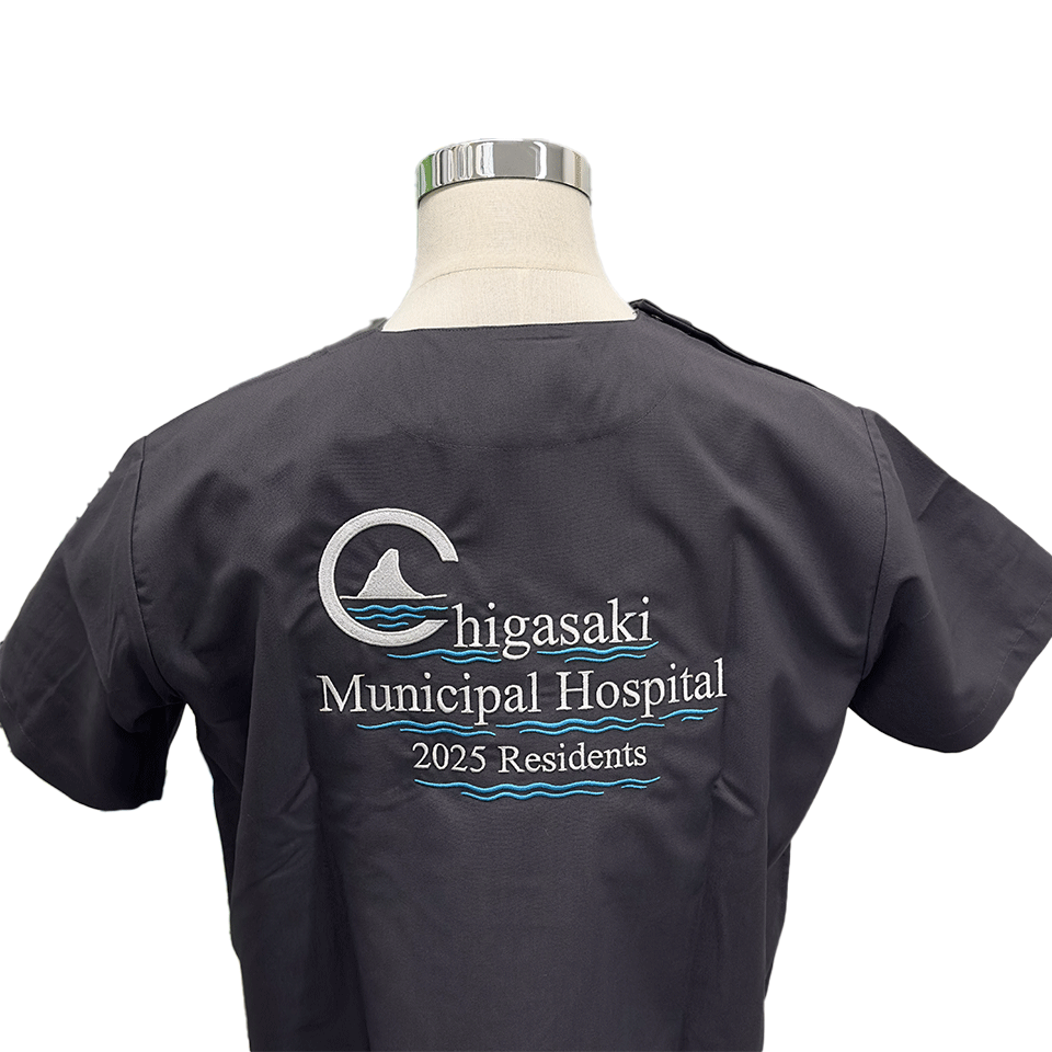 茅ヶ崎市立病院様　背中スクラブ刺繍