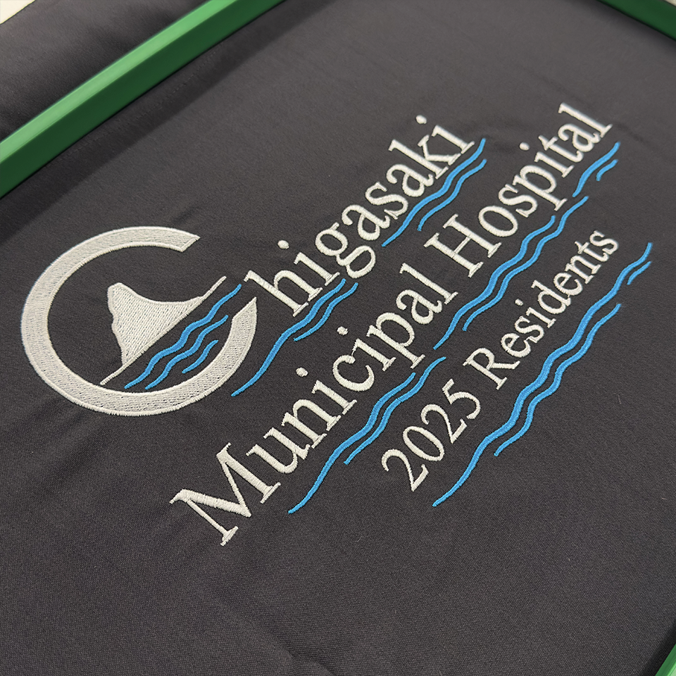 茅ヶ崎市立病院様　背中スクラブ刺繍