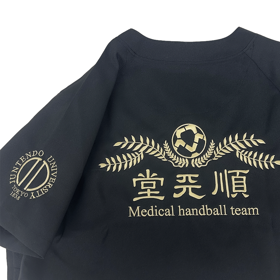 順天堂大学医学部ハンドボール部様のオリジナル刺繍入りスクラブ