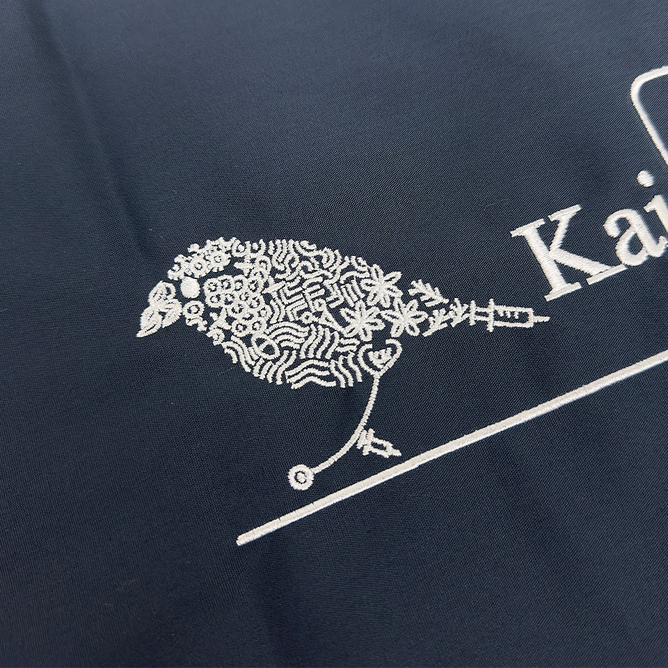 海南病院研修医様　背中のデザイン刺繍
