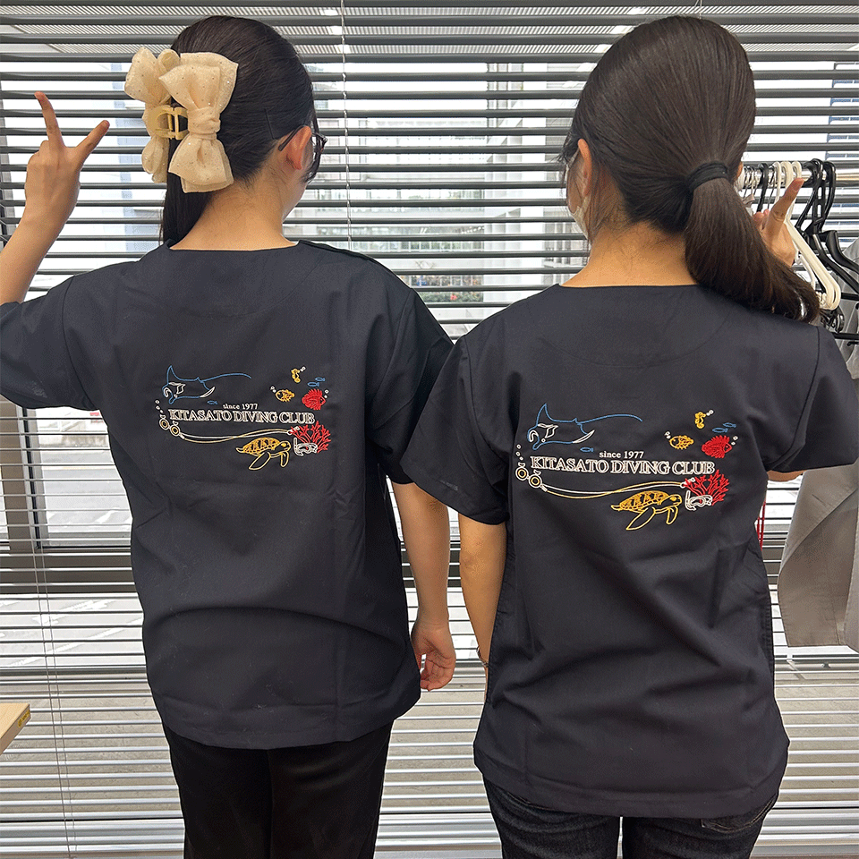 北里大学潜水医学研究会様 オリジナルチームスクラブ 着用画像
