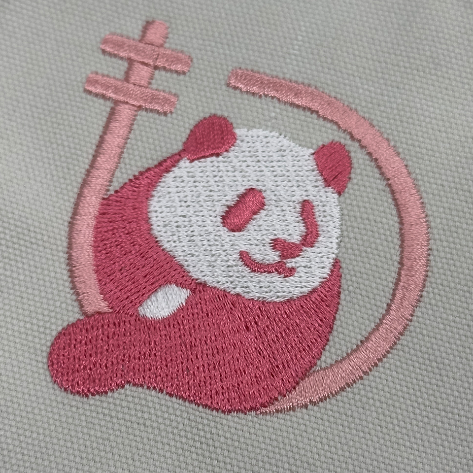 ももこ皮膚科様　ロゴデザイン刺繍