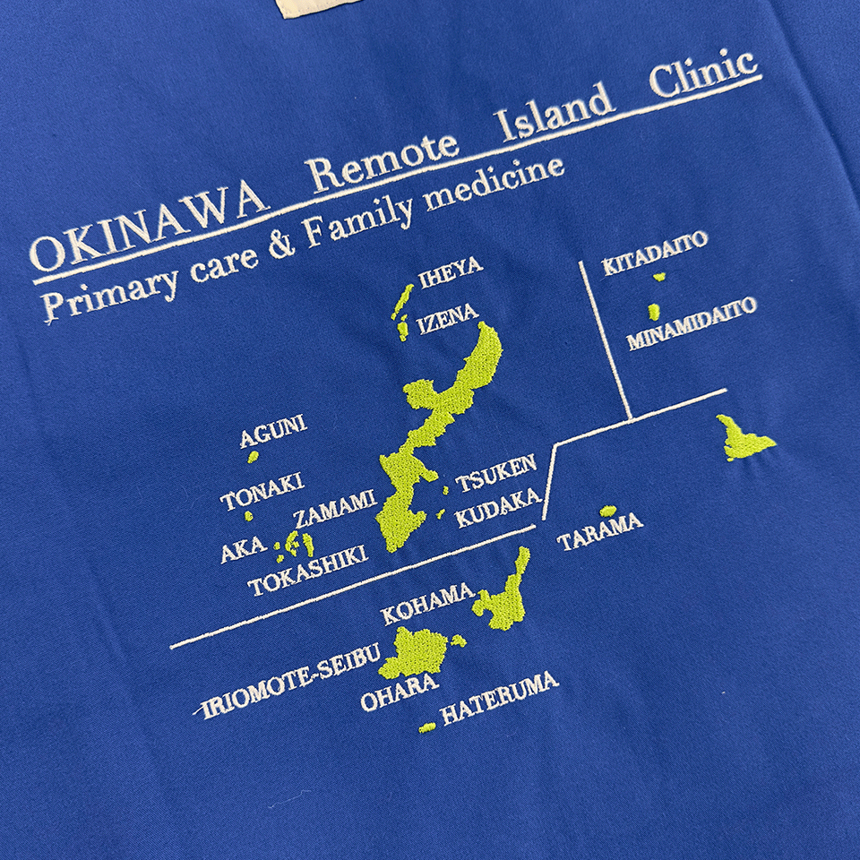 「OKINAWA Remote Island Clinic」のロゴと、沖縄の離島がデザインされた地図刺繍