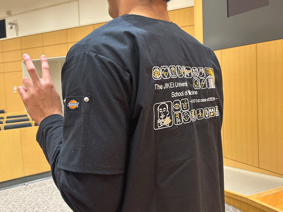 東京慈恵会医科大学 ダイビング部様　スクラブ着用画像