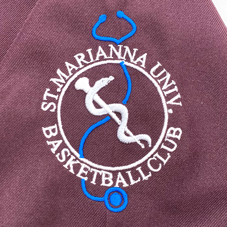 聖マリアンナ医科大学バスケットボール部様スクラブ右袖刺繍デザイン 